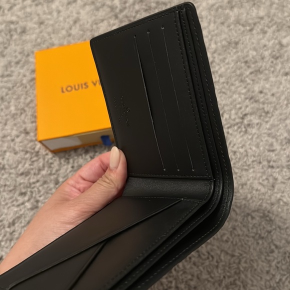 Men’s Bifold Monogram Wallet - Picture 7 of 7